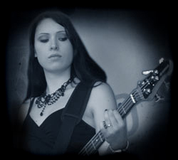 Bild von Bassistin Katja